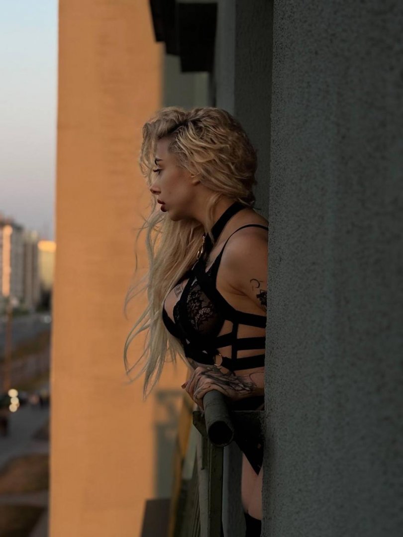 Christina - Photo 1