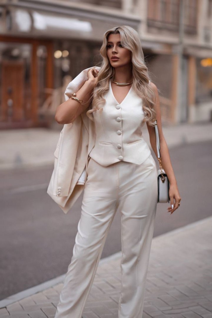 Inessa - Photo 1