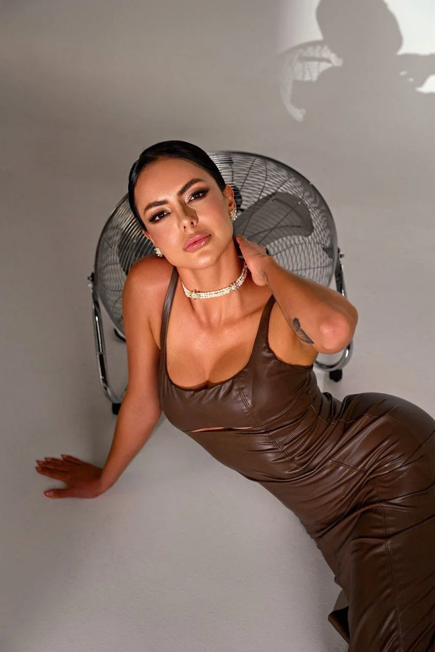 Andrea - Photo 1
