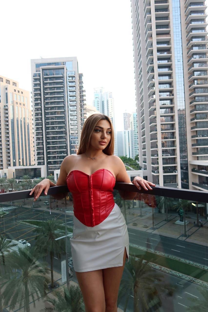Nicole - Photo 1
